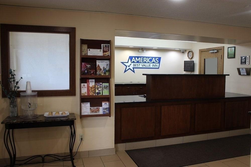 Americas Best Value Inn Grand Forks Extérieur photo