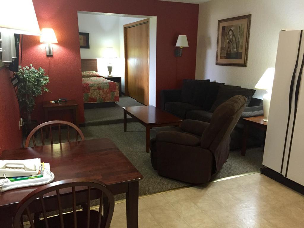 Americas Best Value Inn Grand Forks Extérieur photo
