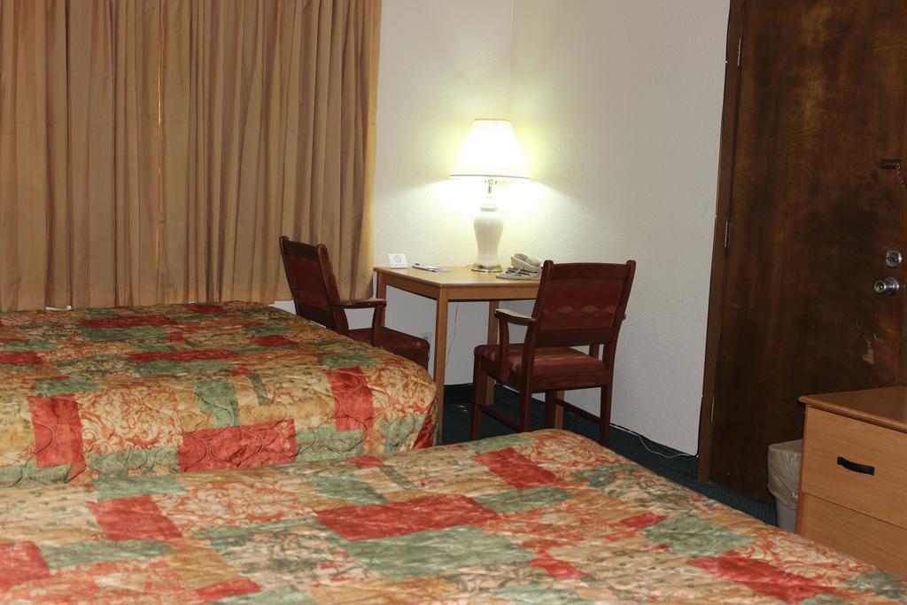 Americas Best Value Inn Grand Forks Extérieur photo