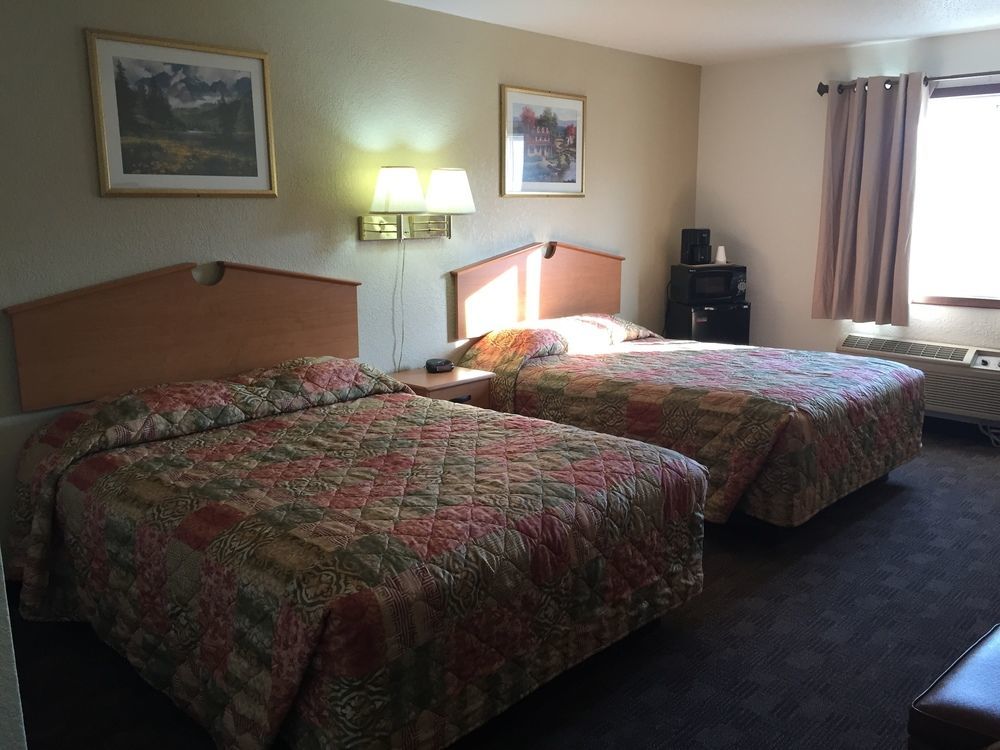 Americas Best Value Inn Grand Forks Extérieur photo