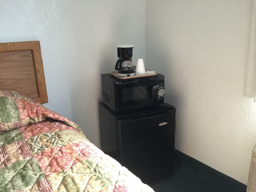 Americas Best Value Inn Grand Forks Extérieur photo