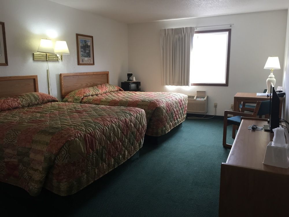 Americas Best Value Inn Grand Forks Extérieur photo