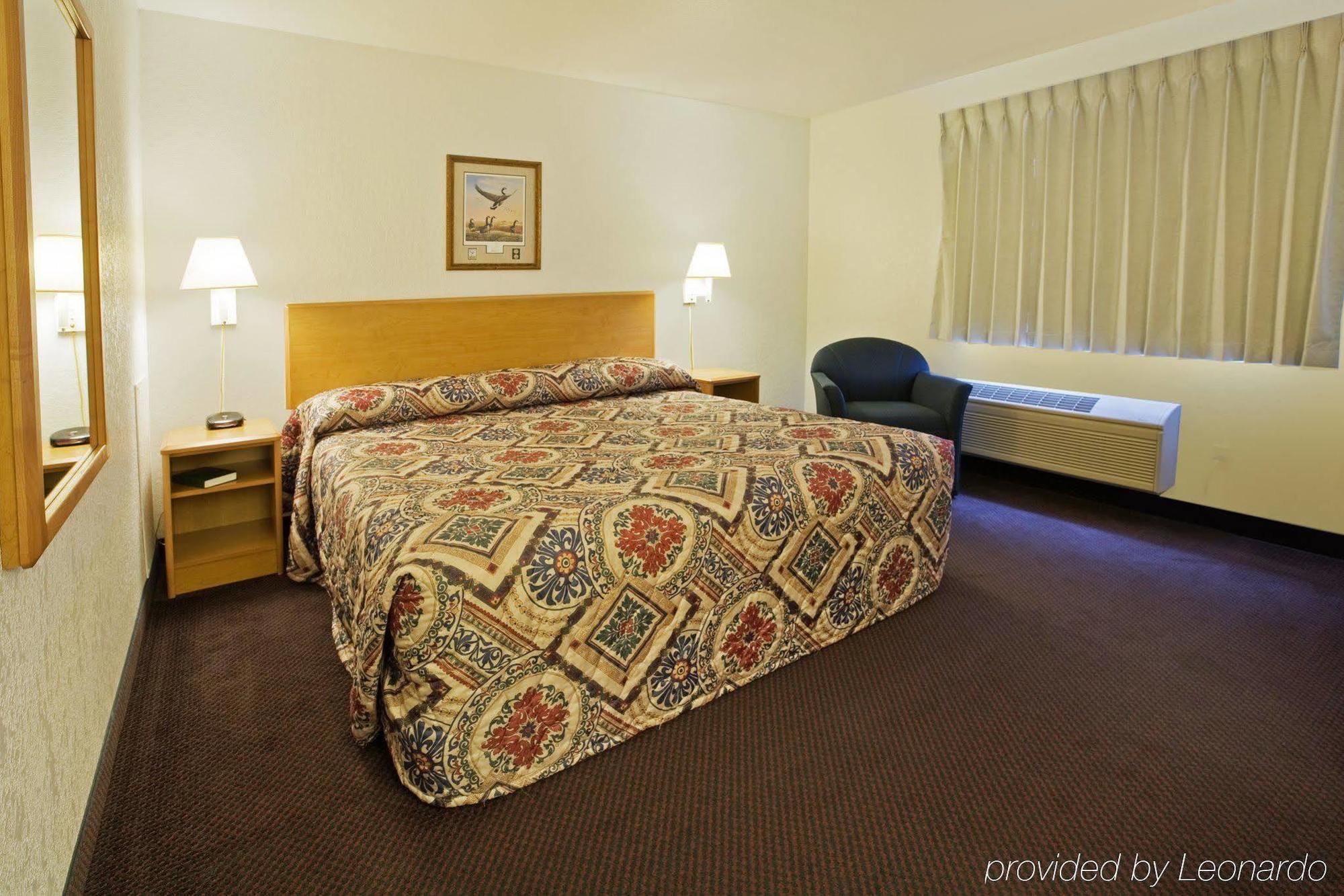 Americas Best Value Inn Grand Forks Extérieur photo
