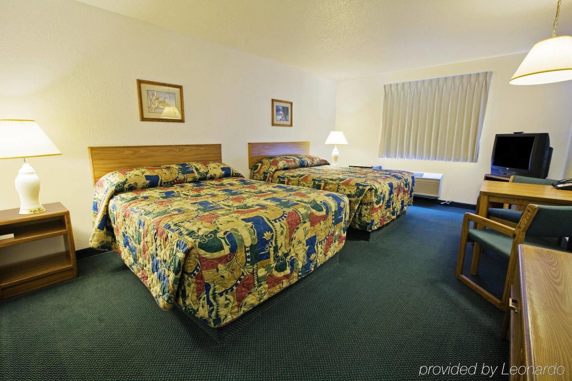 Americas Best Value Inn Grand Forks Extérieur photo