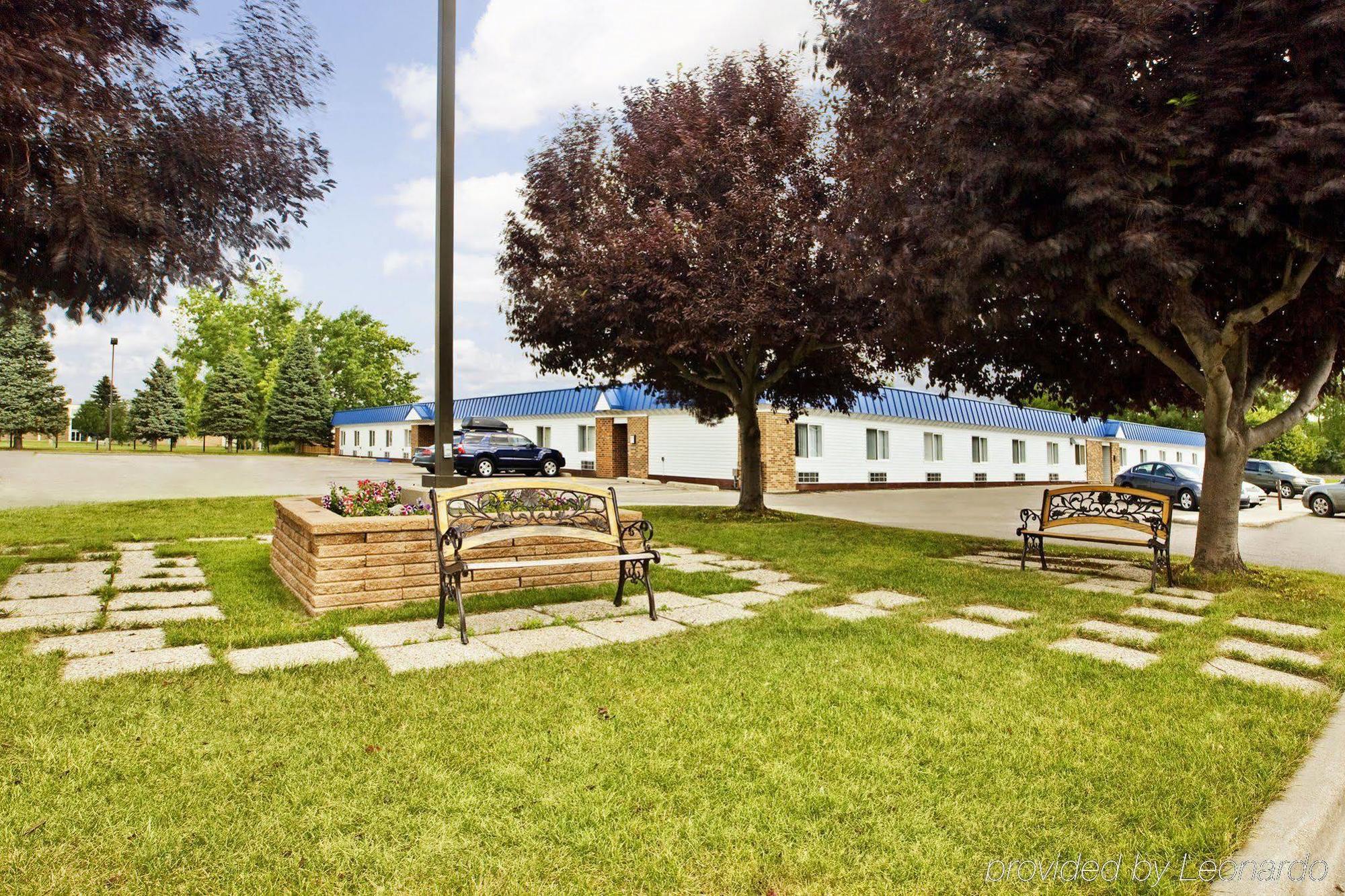 Americas Best Value Inn Grand Forks Extérieur photo