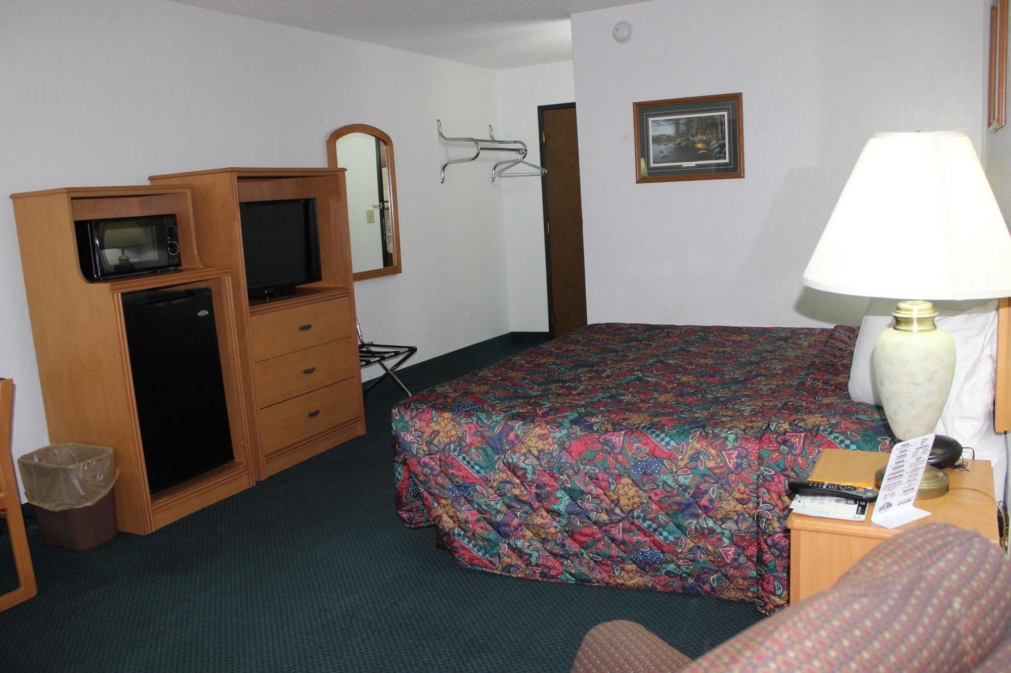 Americas Best Value Inn Grand Forks Extérieur photo