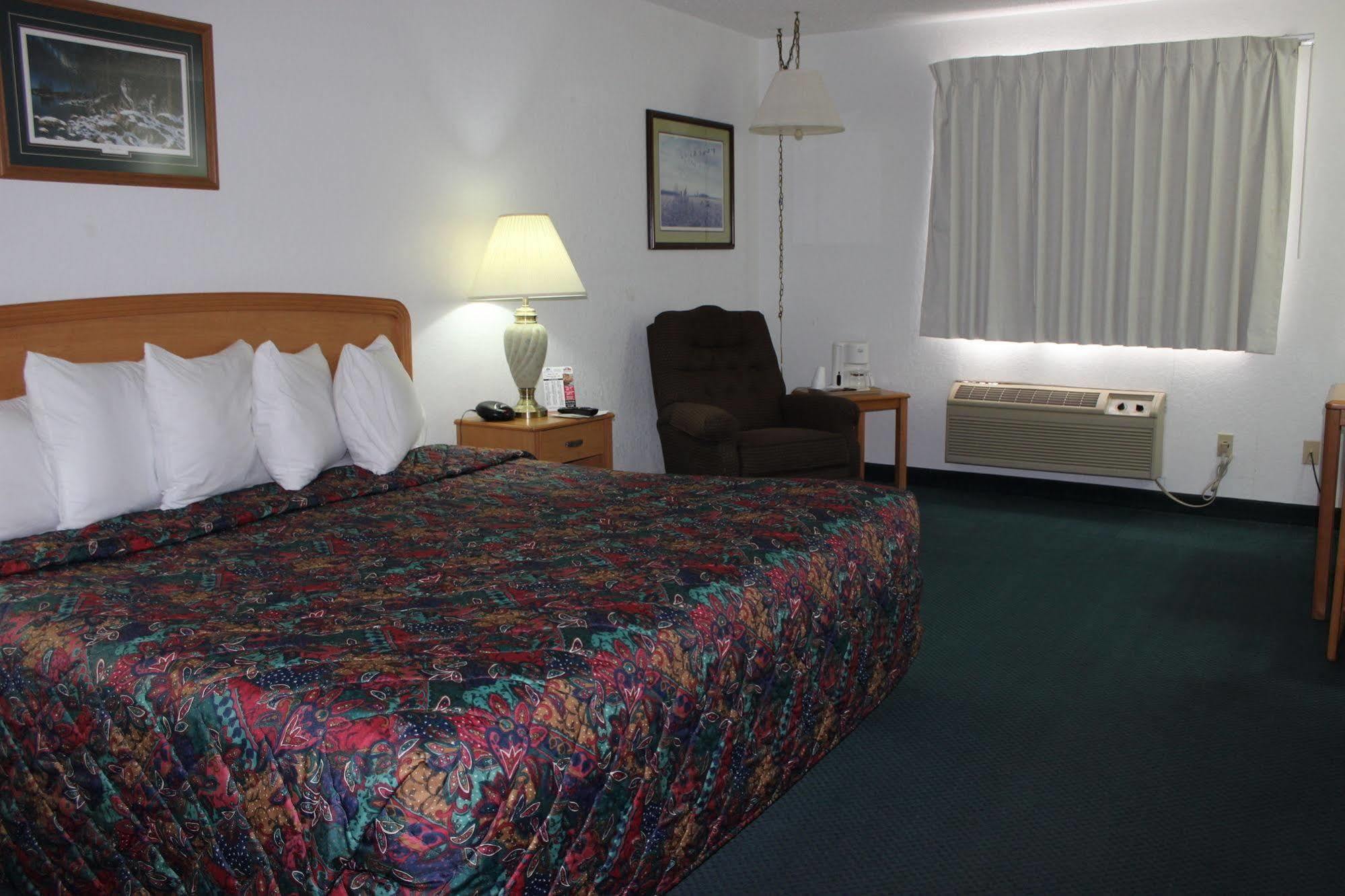 Americas Best Value Inn Grand Forks Extérieur photo