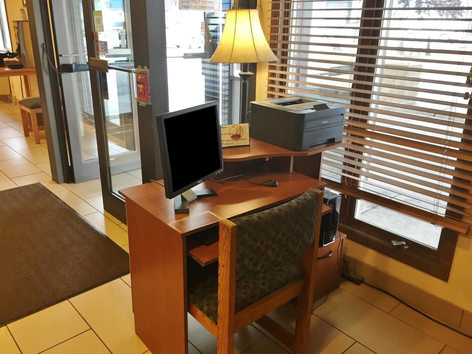 Americas Best Value Inn Grand Forks Extérieur photo