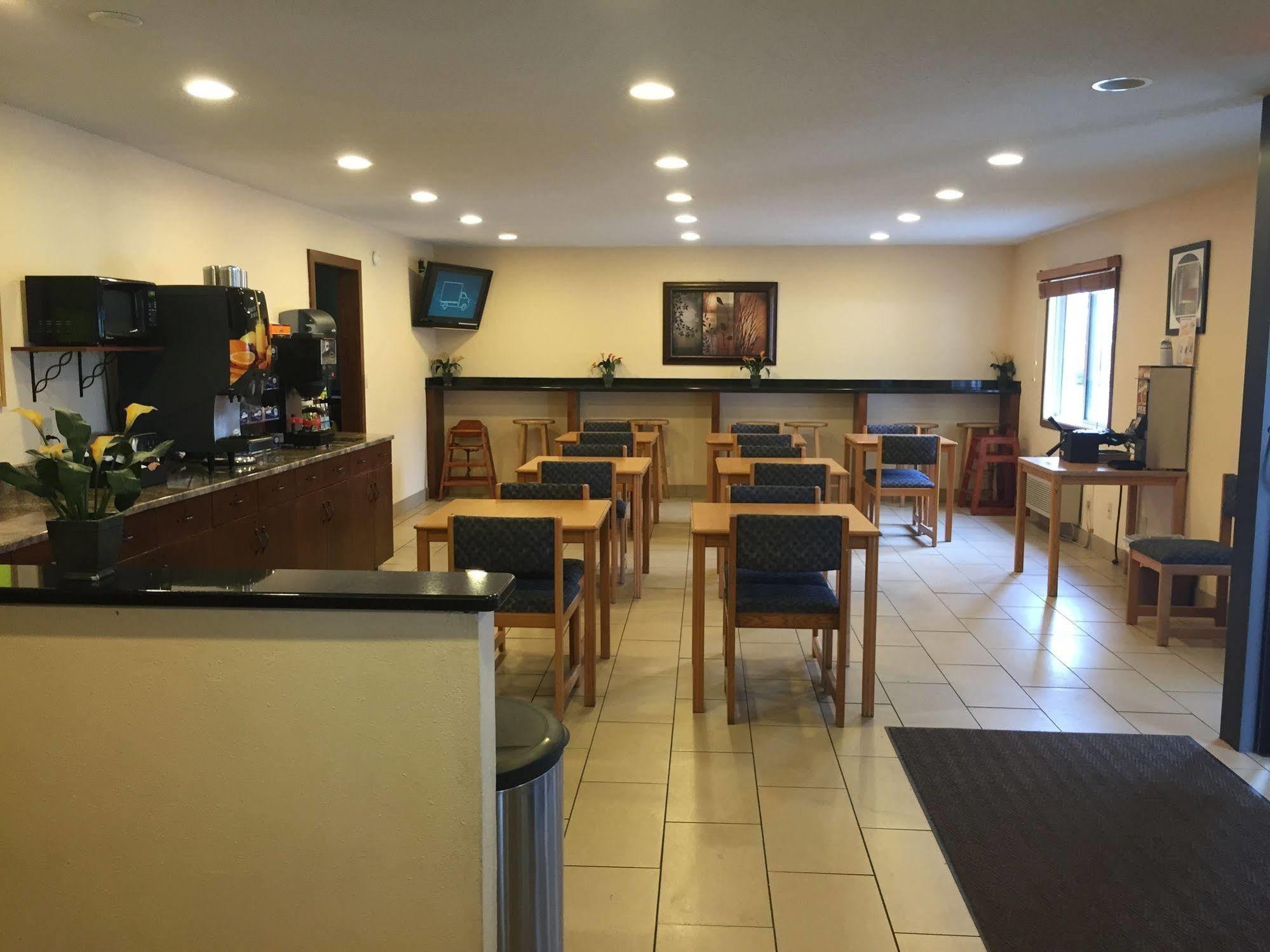 Americas Best Value Inn Grand Forks Extérieur photo