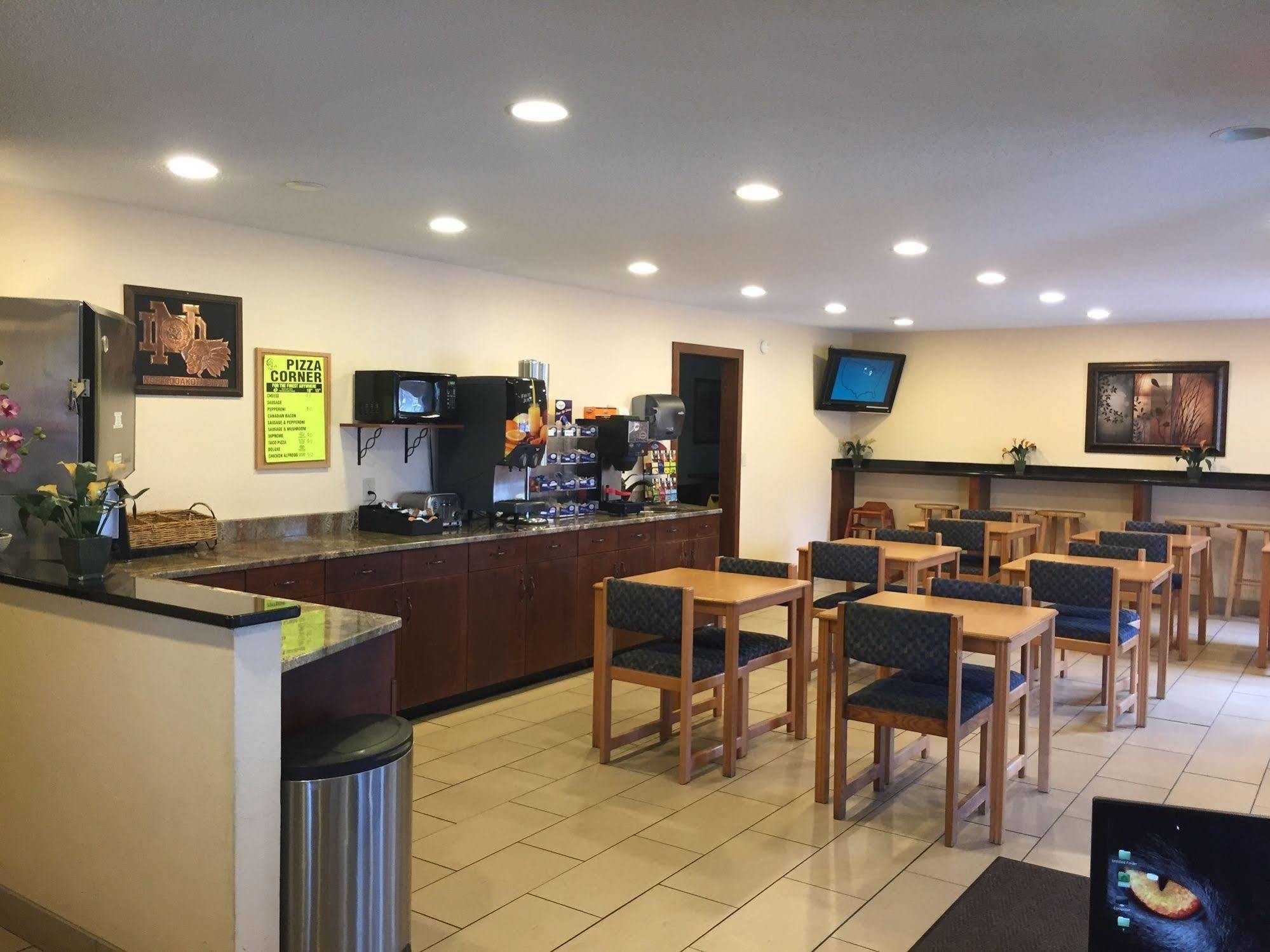Americas Best Value Inn Grand Forks Extérieur photo