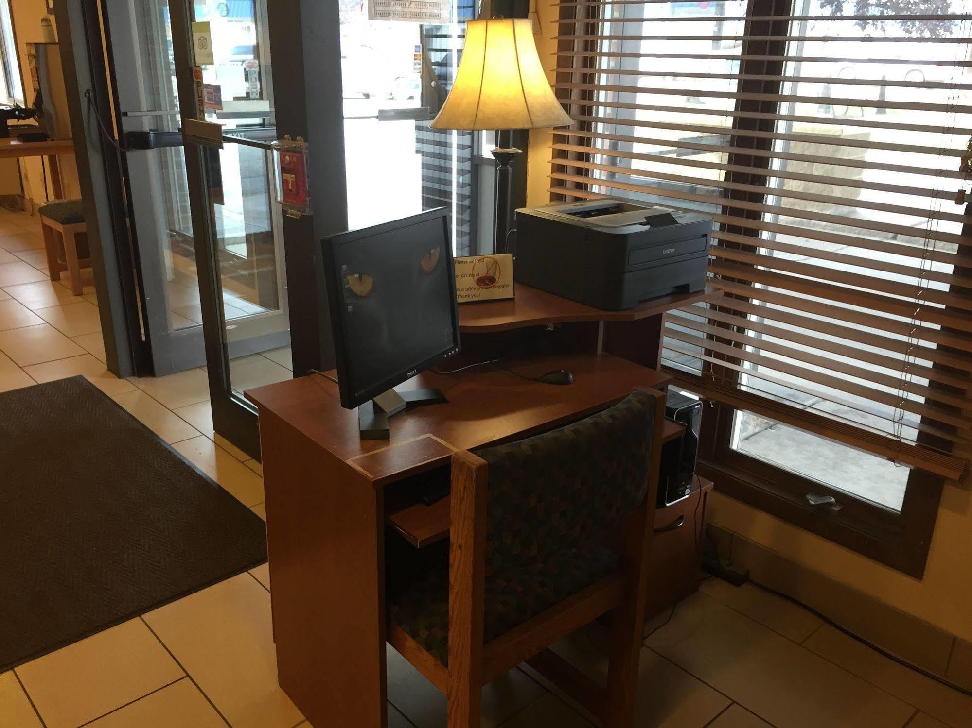 Americas Best Value Inn Grand Forks Extérieur photo