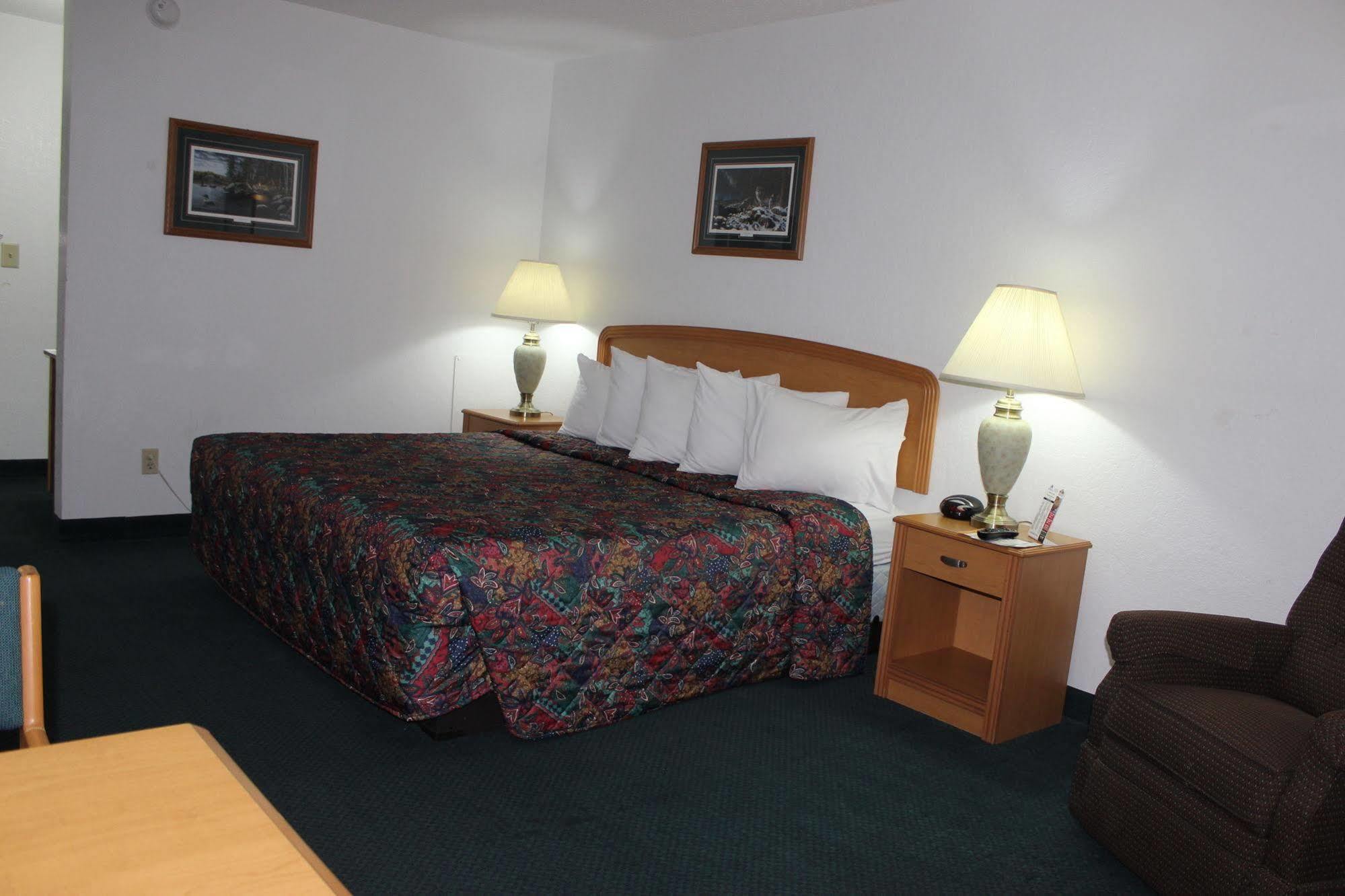 Americas Best Value Inn Grand Forks Extérieur photo