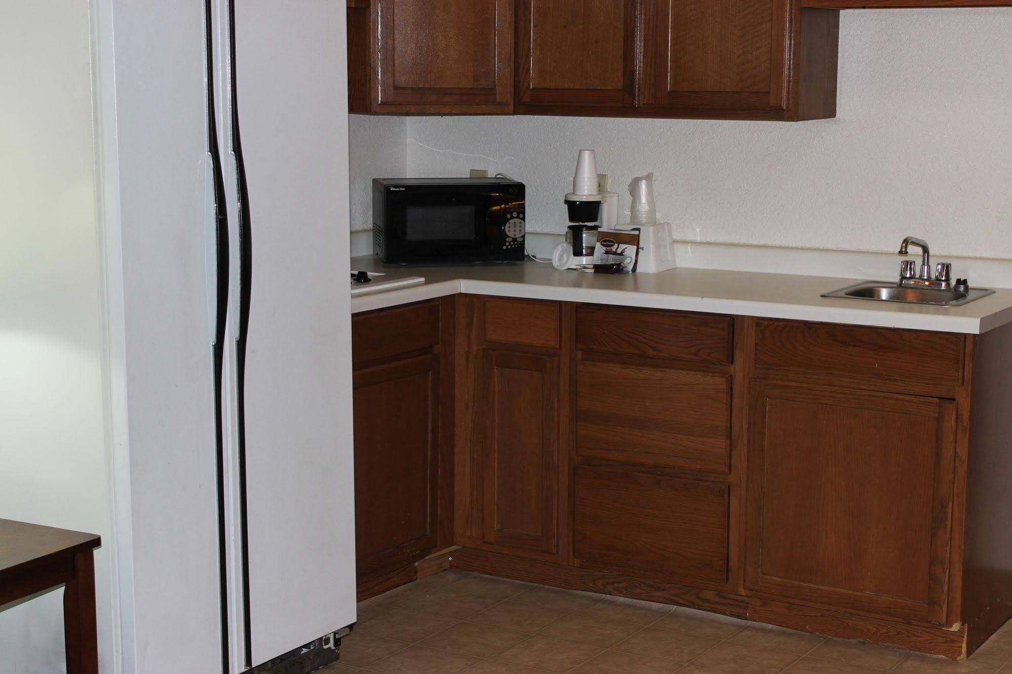 Americas Best Value Inn Grand Forks Extérieur photo