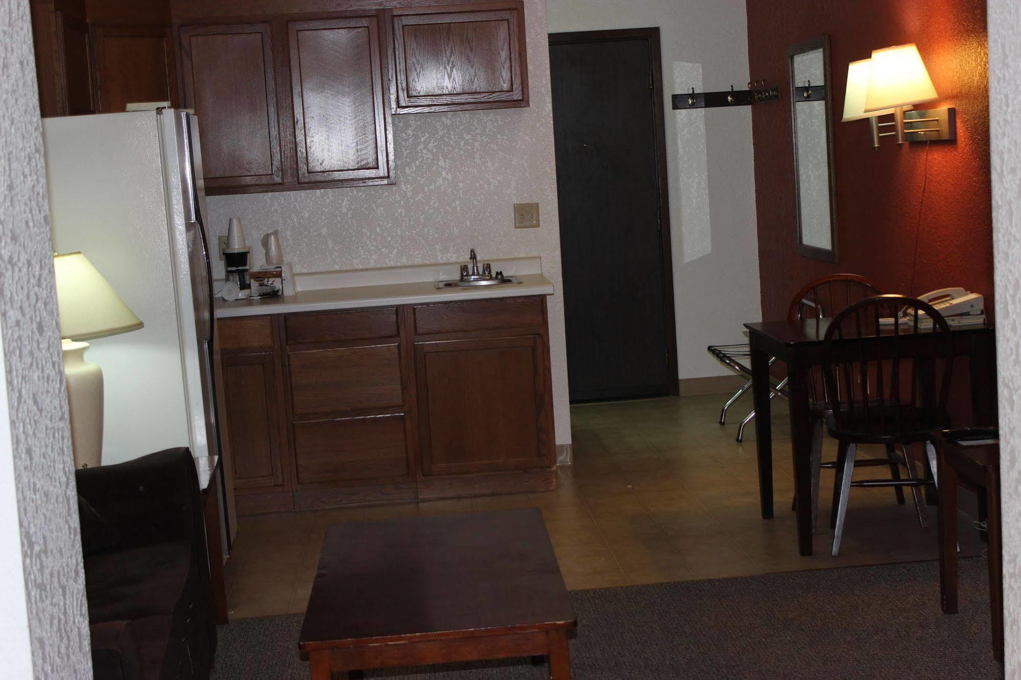 Americas Best Value Inn Grand Forks Extérieur photo