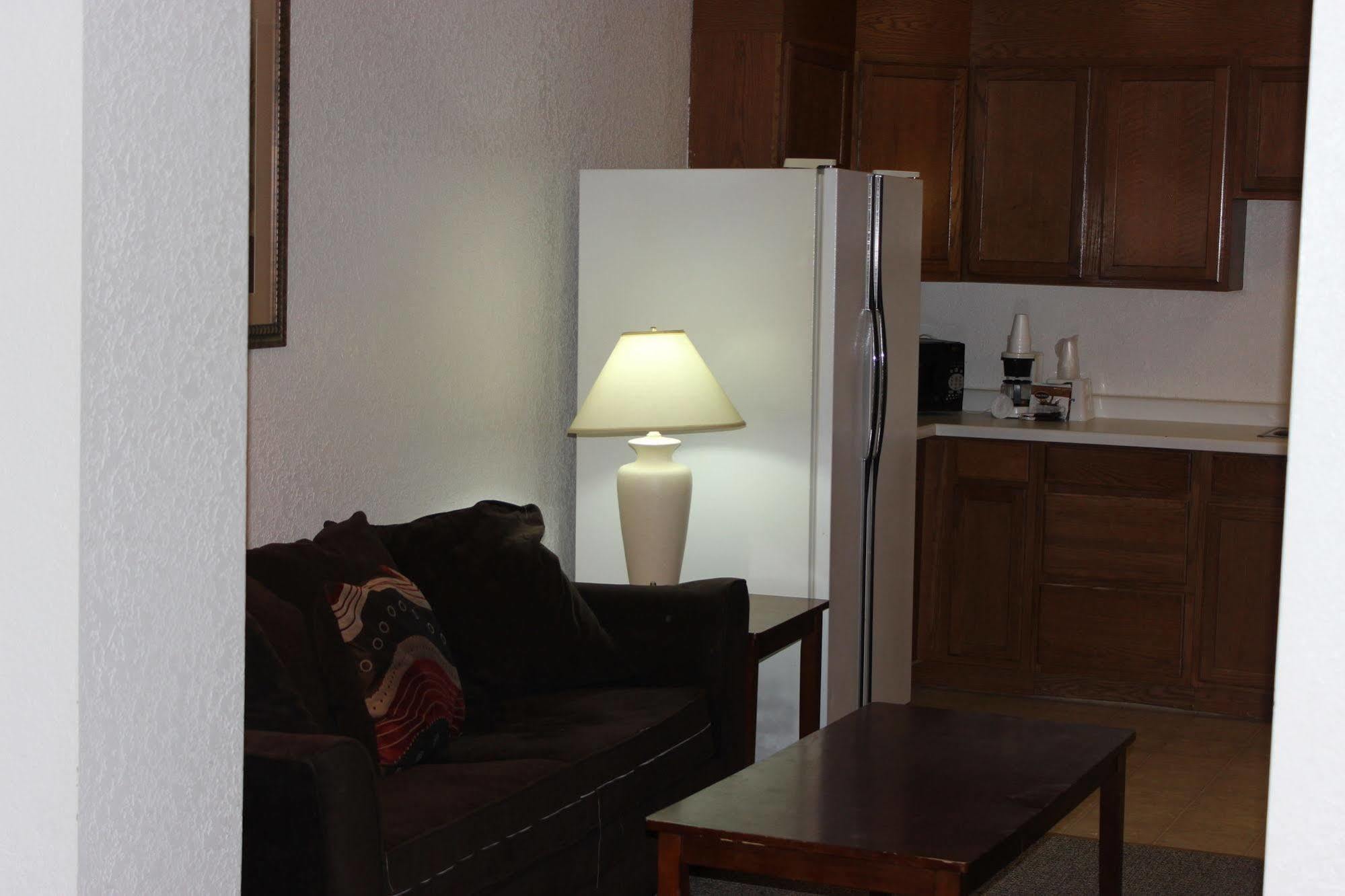 Americas Best Value Inn Grand Forks Extérieur photo
